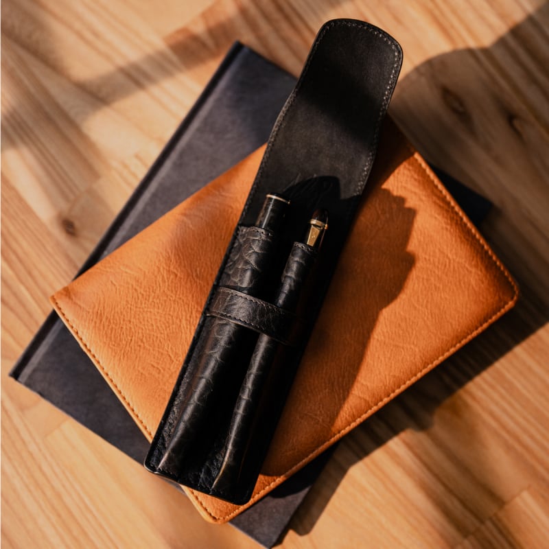 Double Fountain Pen Case in shrunken grain leather
